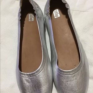 NWOB FITFLOP SILVER BALLET FLATS